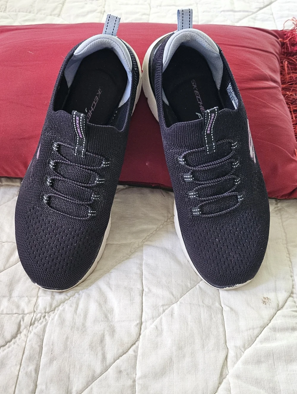 Skechers Women's Black And Light Lavender Stretch Sneakers- Size 8.5 - Picture 2 of 3